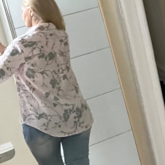 Blouse for women. Size M. DKNY. - Picture 6 of 6